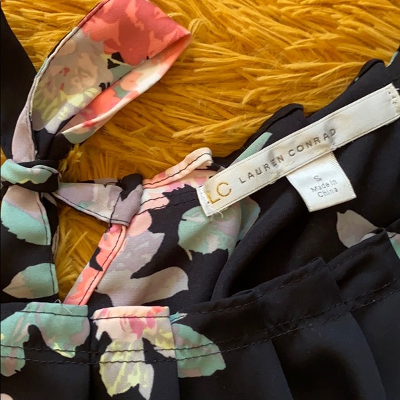 5/$20 Lauren Conrad blouse - Picture 5 of 7